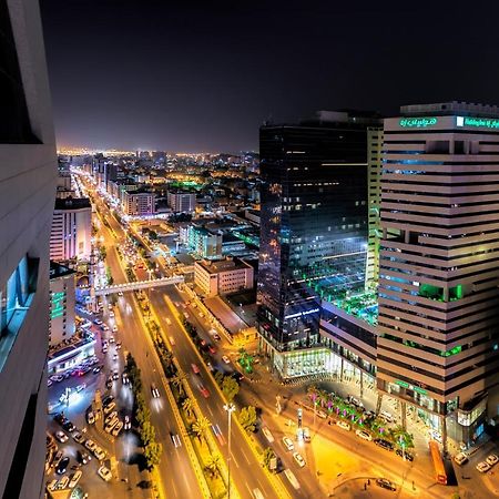 Holiday Suites Al Azizia Mecca Екстер'єр фото The city of Karachi at night.