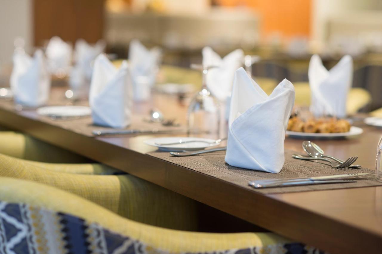 Holiday Suites Al Azizia Mecca Екстер'єр фото The hotel's restaurant